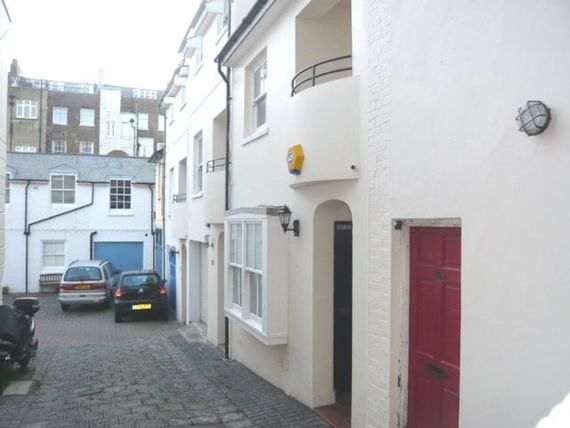 2 bedroom Maisonette...